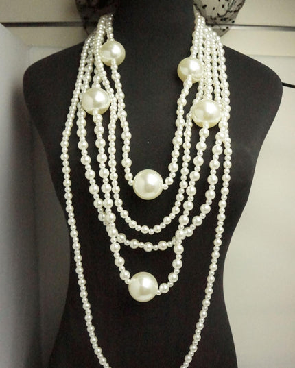 Big pearls necklace