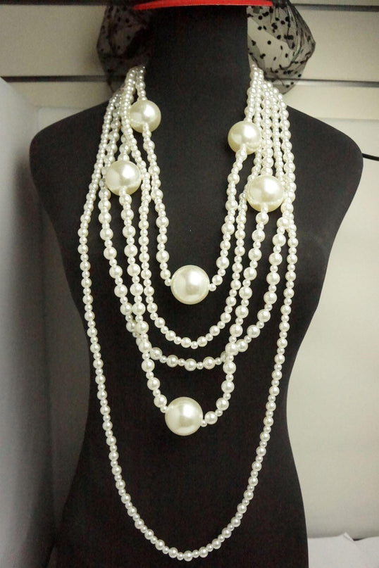 Big pearls necklace