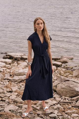 Wovenseersuckerfitandflaredress_Midnightblue_1